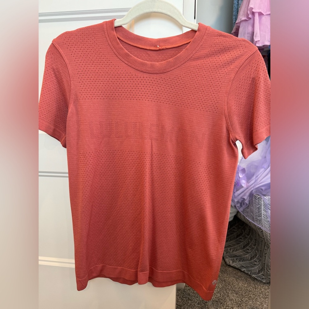 Lululemon t shirt size 4